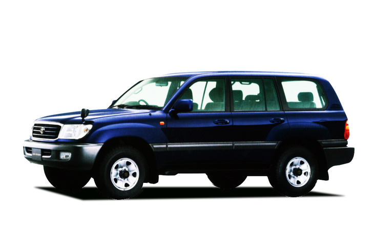 日本に正規導入されていたころの「ディフェンダー」の値段は、「トヨタ・ランドクルーザー」（「レクサスLX」の日本仕様である「シグナス」は除く）とおおむね同額だった。