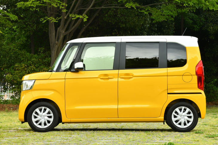 「N-BOX G・L Honda SENSING」（CVT仕様）のサイドビュー。（写真＝茂呂幸正）