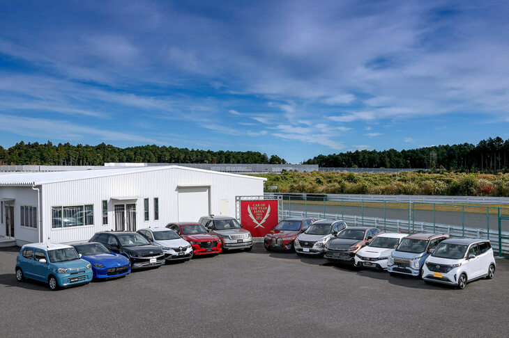 「2022-2023 COTY」の「10ベスト」（最終選考に残った10台）。　
	清水「『マツダCX-60』に『トヨタ・クラウン クロスオーバー』に『日産エクストレイル』に『日産フェアレディZ』に、『ヒョンデ・アイオニック5』もいたんだねぇ」　
	ほった「この年は、いろんな意味で豊作だったんですね」