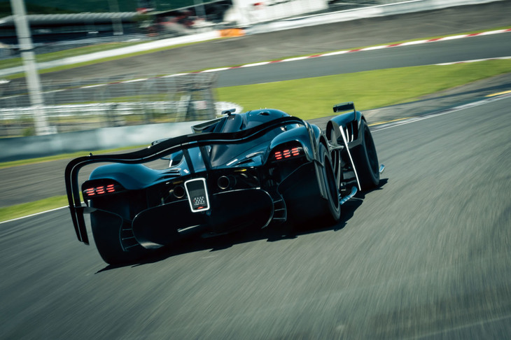 今やハイパーカーやスーパースポーツのパフォーマンスは、公道ではその片りんすら感じられないほどの高みに達している。今後は「ヴァルキリーAMR Pro」のようなサーキット専用マシンが、スピードを求める好事家の“たしなみ”となることだろう。