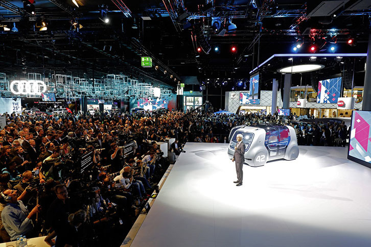 これまで“前夜祭”はモーターショーとは別会場で行われるのが通例だった。しかし今回は規模が大幅に縮小され、ショーのブースで開催された。