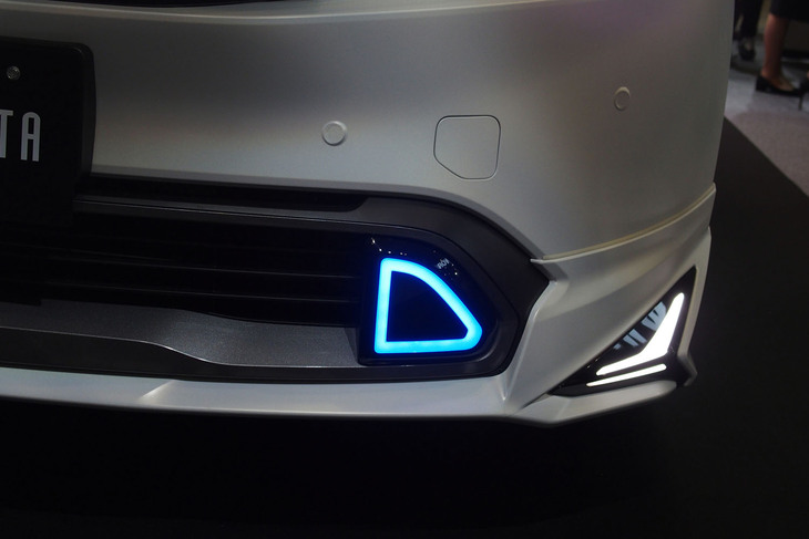 トヨタ・プリウスNEO ADVANCE STYLE（シグネチャーイルミネーション）