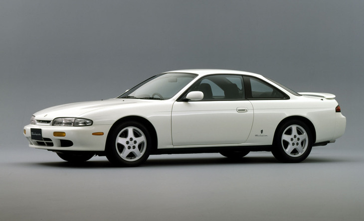 S14型こと6代目「日産シルビア」。ヒット車であるS13型からの大型化がファンに不評だったことや、スペシャルティーカーブームの陰りもあって、セールスは不調に終わった。