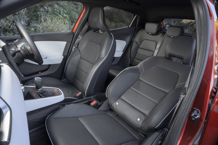 最上級グレード「インテンス テックパック」には、ヒーター付きフルレザーシートを標準装備している。