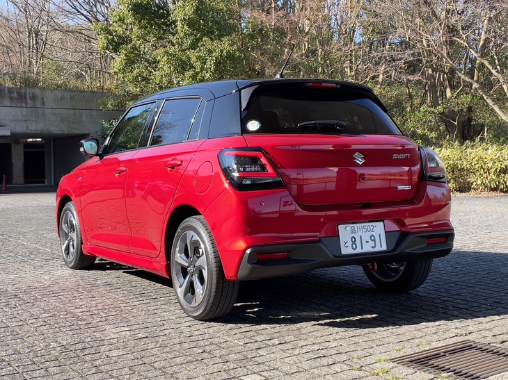 新開発の1.2リッター3気筒エンジンは最高出力は82PS、最大トルク108N・mを発生。マイルドハイブリッドを搭載しないエントリーグレードもある。