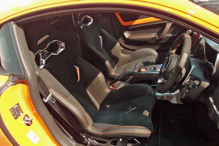 アルピーヌA110S（ヘリテージカラー採用車のインテリア）