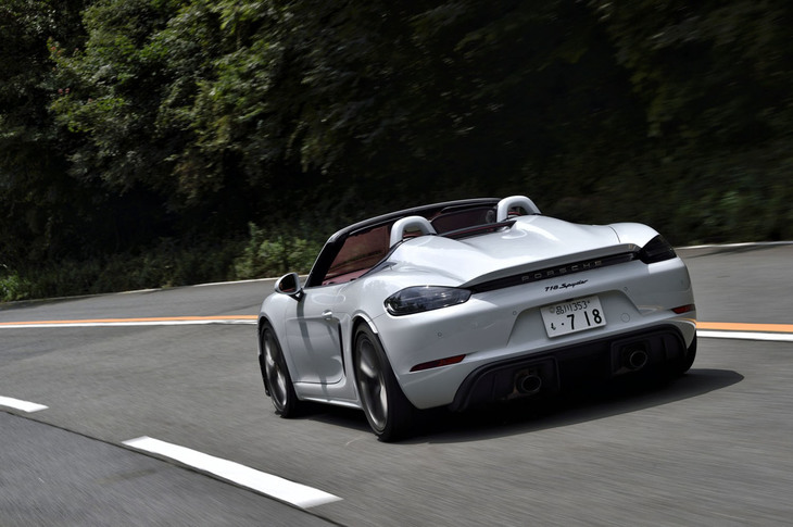 「718スパイダー」の燃費値は約9.1km/リッター（NEDC複合サイクル値）。今回の試乗では277.5km走行し、満タン法で6.2km/リッターだった。