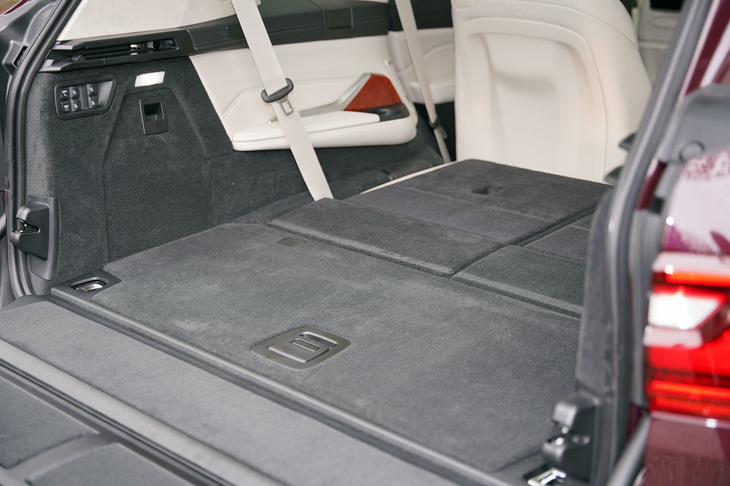 BMWアルピナXB7（ラゲッジスペース）