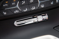 グレード名の「グランスポーツ」とは、1963年にわずか5台のみ造られたプロトタイプレーシングカーに由来する。