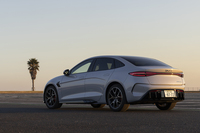 充電受け入れ能力の高さが「シール」の強み。例えば出力90kWの充電器であれば、最初から終盤までおおむね80kWくらいの出力がずっと続くようなイメージだ。