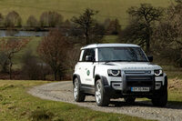 「ランドローバー・ディフェンダー」に390台の限定車「イースナーエディション」登場の画像