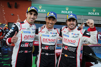 スパで優勝を喜ぶ、トヨタ8号車のドライバー（写真左からS.ブエミ、中嶋一貴、F.アロンソ）。ルマンでも、この笑顔が見られるか？