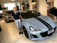 顧客のため「良番」を取る苦労を話してくれたシエナのスバル販売店社長、ニコロ・マージ氏。今年で83歳。