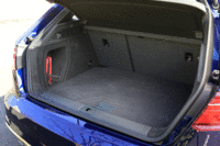 ラゲッジルームの仕様は「2.0 TFSIクワトロ」と同じ。5人乗車の状態で390リッターの容量が確保されている。（写真をクリックすると、シートの倒れる様子が見られます）