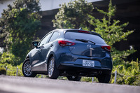 特別仕様車「ホワイトコンフォート」には、試乗車の「ポリメタルグレー」を含む、全6種類の外装色が用意されている。