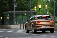 ベントレー・ベンテイガEWBアズール ファーストエディション（4WD/8AT）【試乗記】の画像