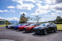 多彩な外装色が用意された新型「NX」。グレードによって設定は異なるが、全11色のボディーカラーをラインナップしている。