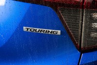 2019年1月31日に発売された「ホンダ・ヴェゼル ツーリングHonda SENSING」。高い動力性能だけでなく、内外装の上質さもセリングポイントの新グレードだ。