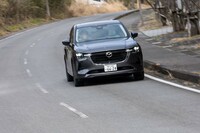 2024年12月の一部改良では、バネやダンパーを中心にサスペンションのセッティングを変更。ハンドリングのよさは保ちながら、操縦安定性と乗り心地の改善が図られた。