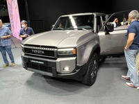 “250”には丸目だけでなく角目のヘッドライトも用意される。どのように使い分けるかは明らかになっていない。