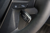 「レーントレーシングアシスト」も今回追加された新装備であり、前走車追従クルーズコントロールを作動させると、車線維持を支援する操舵アシストが機能するようになった。