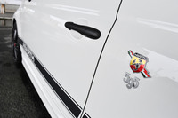 【アバルト595コンペティツィオーネ】
	ボディーサイズ：全長×全幅×全高＝3660×1625×1505mm／ホイールベース：2300mm／車重：1120kg／駆動方式：FF／エンジン：1.4リッター直4 DOHC 16バルブ ターボ／トランスミッション：5段AT／最高出力：180PS（132kW）/5500rpm／最大トルク：230N・m（23.5kgf・m）/2000rpm／タイヤ：（前）205/40ZR17 84W／（後）205/40ZR17 84W（ミシュラン・パイロットスポーツ3）／燃費：13.1km/リッター（WLTCモード）／価格：421万円
	
	【取材時の燃費データ】
	テスト距離：284.0km（市街地2：高速道路6：山岳路2）／使用燃料：25.3リッター（ハイオクガソリン）／参考燃費：11.2km/リッター（満タン法）／12.6km/リッター（車載燃費計計測値）