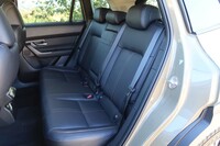 ターボ車のシートは本革仕立て。試乗した「プレミアムプラスパッケージ」グレードのみ、後席にもシートヒーターが備わる。