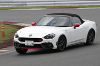 「アバルト124スパイダー」