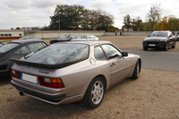 黒いリアスポイラーが装着された1990年以降のモデルだ。