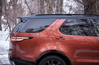 Cピラーがボディー同色デザインとなるのは、初代から続く「ディスカバリー」の伝統。