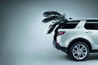 ランドローバーの70周年を記念した「ディスカバリー スポーツ」発売の画像