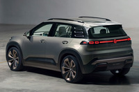 清水「……なんか、シトロエンを思い出しちゃうよね」　
	ほった「ちょっと前の『C3エアクロス』と『C5エアクロス』ですよね。正直、似てますよ」