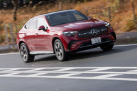 日本では2リッターディーゼルの「GLC220d 4MATICクーペ」のみのモノグレードで販売がスタート。「GLC」と同様に追ってプラグインハイブリッドモデルなども導入されることだろう。