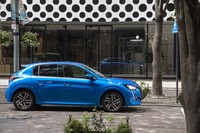 プジョーのコンパクトハッチバック「208」の新型は、国内では2020年7月2日に発売された。