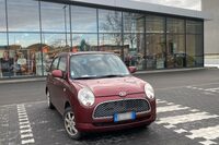 2代目「ミラジーノ」の欧州仕様車「トレヴィス」。 2021年1月シエナ県のスーパーマーケットで。