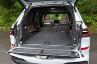 2列目と3列目をすべて倒したときの荷室容量は2210リッター。3列目だけを倒した場合でも750リッターが確保される。