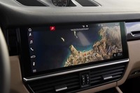 インパネのセンターに備わる12.3インチのスクリーンにもスイッチは備わらず、タッチ操作を採用する。