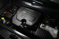 286psを発生する3.6リッターV6エンジン。従来の3.5リッターV6エンジンと比べて、最高出力は15％アップし、燃費（JC08モード）は9.2km/リッターと10％以上改善している。