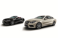 「メルセデス・ベンツE400カブリオレ」（左）と「E400クーペ」（右）。