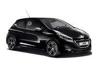 「プジョー208アリュール」（写真は5MT車）
    