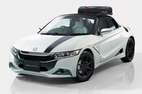 ルーフキャリアを装着した「モデューロS660スタディーモデル」。専用アルミホイールの「MR-R01」にも注目。