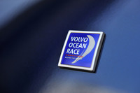 専用バッジが左右フェンダーに貼られる。