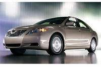 トヨタのベストセラーカー「カムリ」新型とハイブリッド版お披露目【デトロイトショー06】の画像