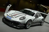 競技用車両の「911 GT3 Cup」。
    