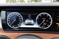 液晶メーター。12.3インチの大型ディスプレイ内に、アニメーション表示のアナログ計や各種車両情報が映しだされる。