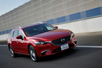 今回の改良ではフロントマスクの意匠を変更。「Lパッケージ」にはLEDのイルミネーションを採用している。