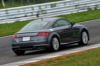 「TT 2.0 TFSIクワトロ」の0-100km/h加速は5.3秒。最高速はリミッターによって250km/hに制限されている。