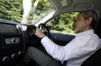 モータージャーナリストの熊倉重春氏。