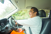 「より充実した時間を過ごしたいのなら、ぜひ道具にもこだわってほしい」と田中ケンさん。燃費や利便性だけで割り切ることのできない、カーライフの伴侶としての「クルマ選び」にも、通じるところのある言葉だ。