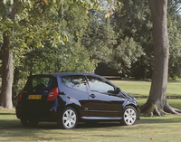 【スペック】C2 1.6i 16V（2ペダル5MT）：全長×全幅×全高＝3666×1659×1461mm／ホイールベース＝2315mm／車重＝1055kg／駆動方式＝FF／1.6リッター直4DOHC16バルブ（110ps／5750rpm、15.0kgm／4000rpm）